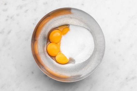 Preparazione Charlotte con i savoiardi - Fase 2 Preparazione Charlotte con i savoiardi - Fase 2