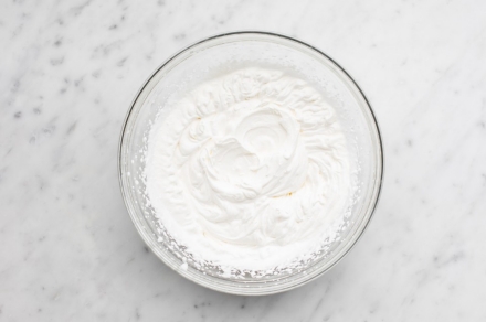 Preparazione Charlotte con i savoiardi - Fase 5 Preparazione Charlotte con i savoiardi - Fase 5