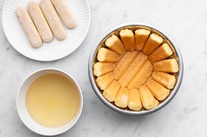 Preparazione Charlotte con i savoiardi - Fase 4