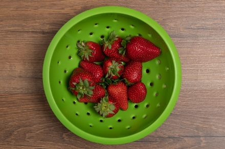 Preparazione Crema con savoiardi e fragole - Fase 1 Preparazione Crema con savoiardi e fragole - Fase 1