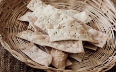 Crackers di farro al cumino