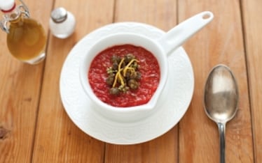 Crema di pomodoro con capperi croccanti