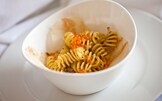 Fusilli alla carbonara di caffè, con uova di trota