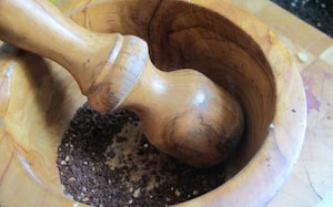 Preparazione Fusilli alla carbonara di caffè, con uova di trota - Fase 1