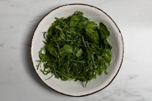 Preparazione Insalata con noci, feta e pere al miele - Fase 1