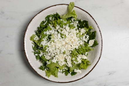 Preparazione Insalata con noci, feta e pere al miele - Fase 3 Preparazione Insalata con noci, feta e pere al miele - Fase 3