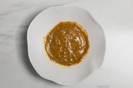 Preparazione Insalata con noci, feta e pere al miele - Fase 2 Preparazione Insalata con noci, feta e pere al miele - Fase 2