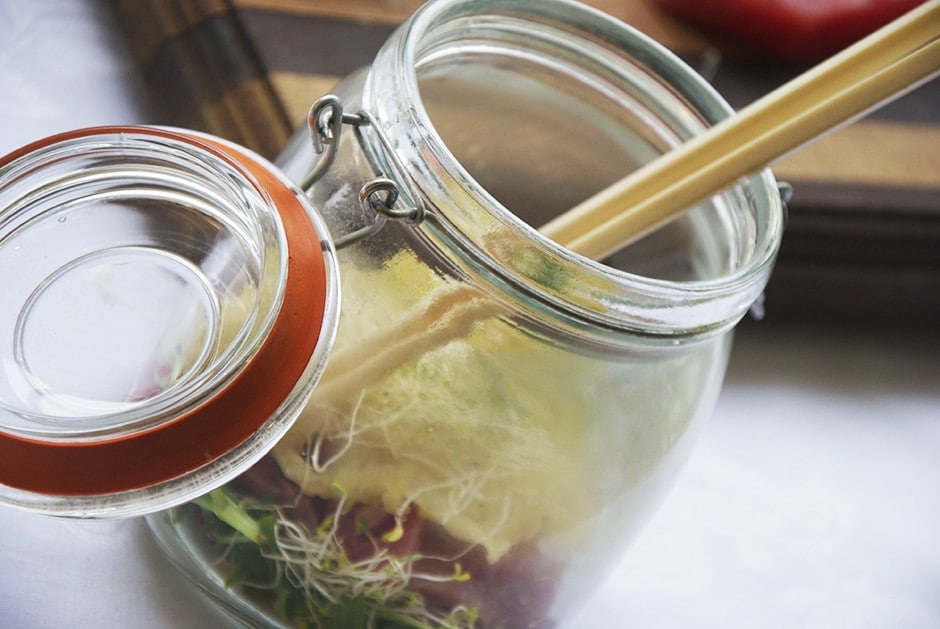 Insalata di noodles nel barattolo ricetta