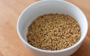 Preparazione Insalata di quinoa e bulgur, fichi, roquefort e noci nel barattolo - Fase 1