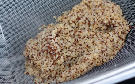 Preparazione Insalata di quinoa e bulgur, fichi, roquefort e noci nel barattolo - Fase 1 Preparazione Insalata di quinoa e bulgur, fichi, roquefort e noci nel barattolo - Fase 1