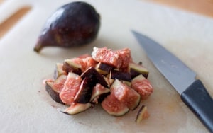 Preparazione Insalata di quinoa e bulgur, fichi, roquefort e noci nel barattolo - Fase 3