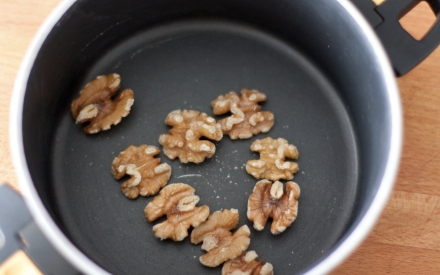 Preparazione Insalata di quinoa e bulgur, fichi, roquefort e noci nel barattolo - Fase 4 Preparazione Insalata di quinoa e bulgur, fichi, roquefort e noci nel barattolo - Fase 4