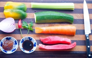 Preparazione Insalata con verdure e tonno al miele e soia in barattolo - Fase 1