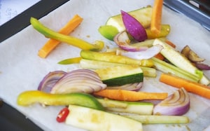 Preparazione Insalata con verdure e tonno al miele e soia in barattolo - Fase 2