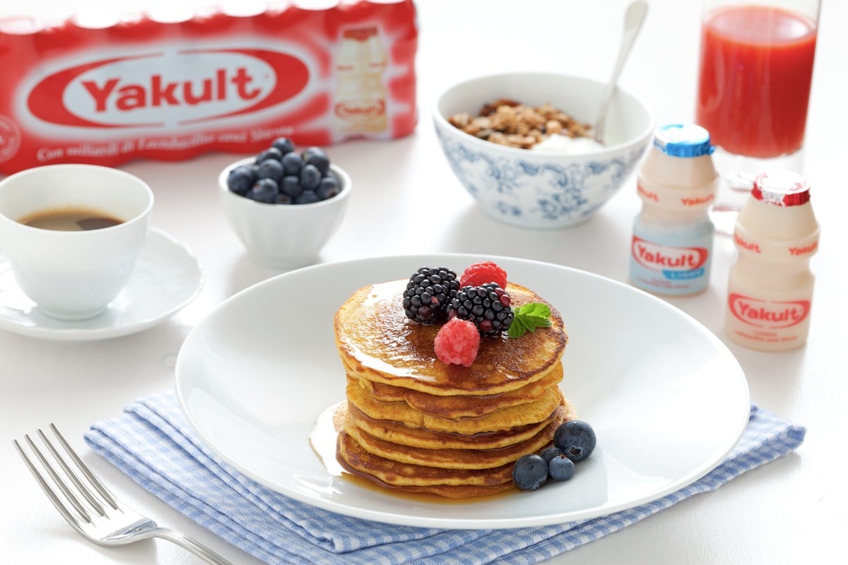 Pancake di avena con miele e frutti rossi ricetta