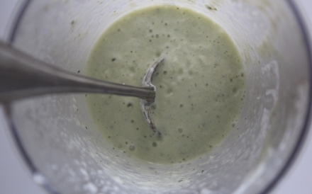 Preparazione Crema di yogurt, cetrioli e melone - Fase 2 Preparazione Crema di yogurt, cetrioli e melone - Fase 2