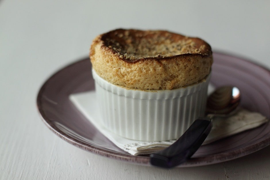 Soufflè con rabarbaro e fragole ricetta