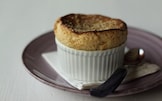 Soufflè con rabarbaro e fragole