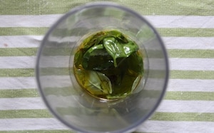 Preparazione Tartare di zucchine con fragole e pomodori - Fase 1