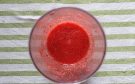 Preparazione Tartare di zucchine con fragole e pomodori - Fase 2 Preparazione Tartare di zucchine con fragole e pomodori - Fase 2