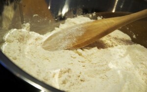 Preparazione Torta di pere, olio d'oliva e rosmarino - Fase 1