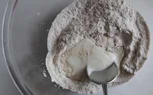 Preparazione Vegan plumcake con rucola e peperone - Fase 1