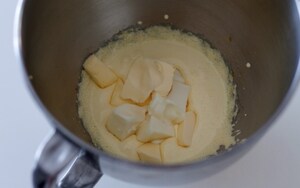 Preparazione Bicchierini alle ciliegie e basilico, chantilly all'italiana e sablé breton - Fase 1