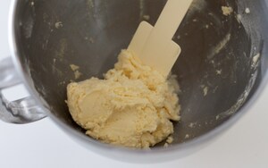 Preparazione Bicchierini alle ciliegie e basilico, chantilly all'italiana e sablé breton - Fase 2