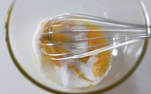 Preparazione Bicchierini alle ciliegie e basilico, chantilly all'italiana e sablé breton - Fase 4