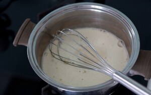 Preparazione Bicchierini alle ciliegie e basilico, chantilly all'italiana e sablé breton - Fase 5