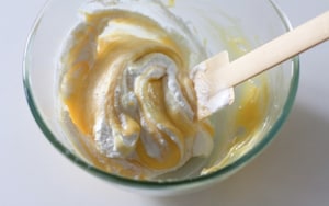 Preparazione Bicchierini alle ciliegie e basilico, chantilly all'italiana e sablé breton - Fase 7