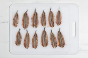 Preparazione Acciughe fritte - Fase 1