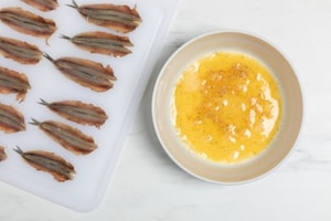 Preparazione Acciughe fritte - Fase 1