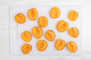 Preparazione Albicocche ripiene con crema al formaggio - Fase 1