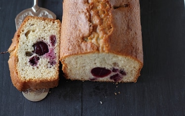 Cake all'olio con ciliegie semicandite