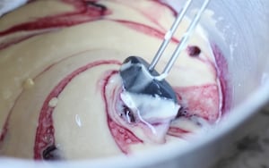 Preparazione Cake all'olio con ciliegie semicandite - Fase 2