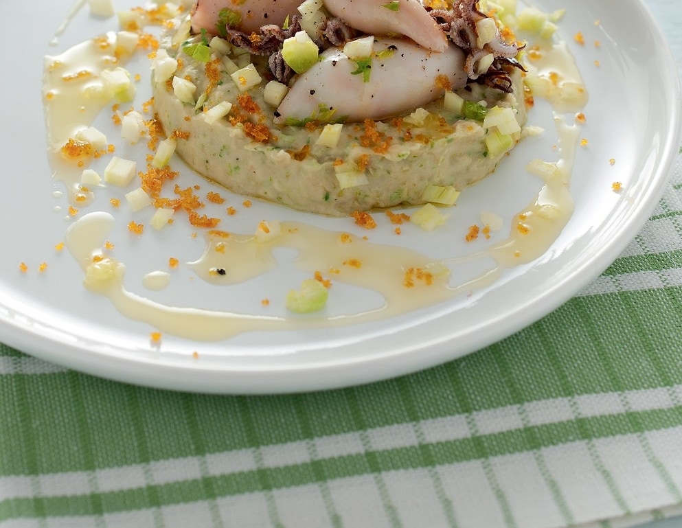 Calamaretti con crema di cannellini e bottarga ricetta