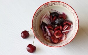 Preparazione Coda di manzo su crema di piselli e salsa di ciliegie marinate - Fase 2