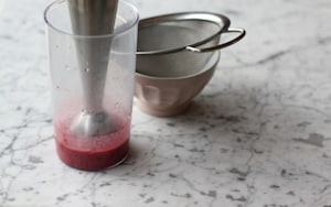 Preparazione Coda di manzo su crema di piselli e salsa di ciliegie marinate - Fase 2