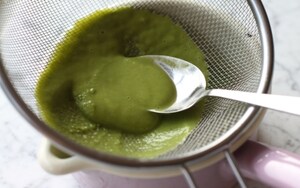 Preparazione Coda di manzo su crema di piselli e salsa di ciliegie marinate - Fase 3