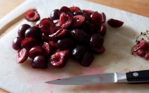 Preparazione Crostata rustica con pesche, ciliegie e amaretti - Fase 4