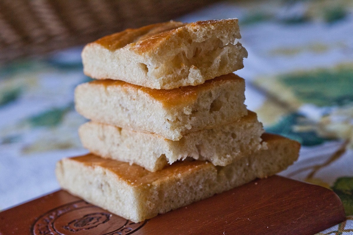 Focaccia all'olio delle tre farine ricetta