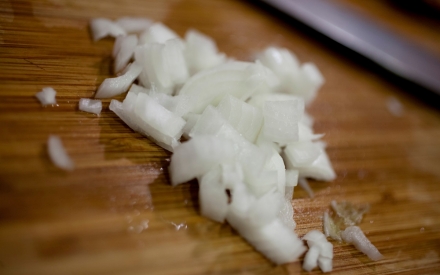 Preparazione Gazpacho di ciliegie con gamberi e yogurt al pecorino - Fase 2 Preparazione Gazpacho di ciliegie con gamberi e yogurt al pecorino - Fase 2