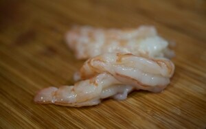 Preparazione Gazpacho di ciliegie con gamberi e yogurt al pecorino - Fase 4