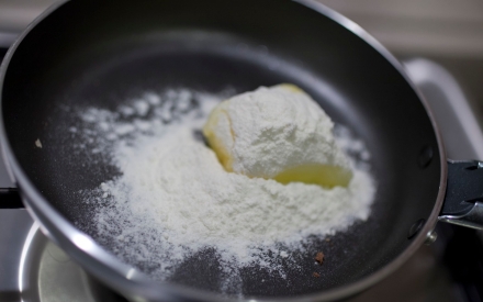 Preparazione Gazpacho di ciliegie con gamberi e yogurt al pecorino - Fase 5 Preparazione Gazpacho di ciliegie con gamberi e yogurt al pecorino - Fase 5