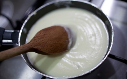 Preparazione Gazpacho di ciliegie con gamberi e yogurt al pecorino - Fase 5 Preparazione Gazpacho di ciliegie con gamberi e yogurt al pecorino - Fase 5