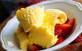 Gelato di crema con le fragole