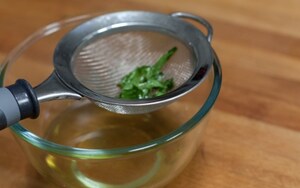 Preparazione Ghiaccioli all'anguria, rum bianco, lime e menta - Fase 1