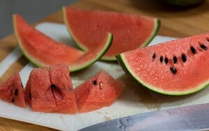 Preparazione Ghiaccioli all'anguria, rum bianco, lime e menta - Fase 2