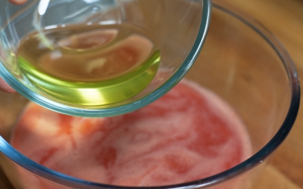 Preparazione Ghiaccioli all'anguria, rum bianco, lime e menta - Fase 3 Preparazione Ghiaccioli all'anguria, rum bianco, lime e menta - Fase 3